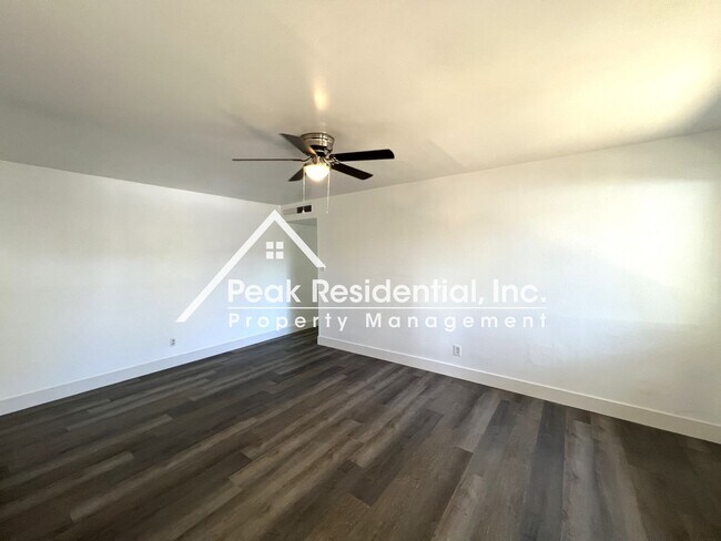 Building Photo - Updated 2bd/1ba Carmichael Duplex with Garage