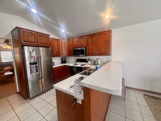 Building Photo - 2037-2039  River Point Court - 2039