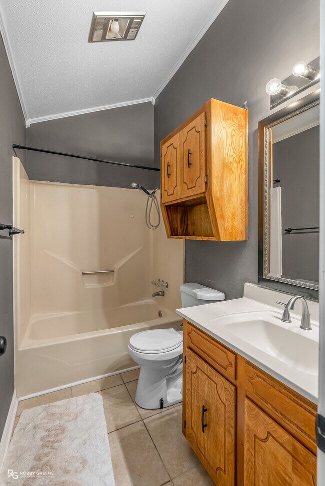 Building Photo - 5709 Bluebonnett Dr