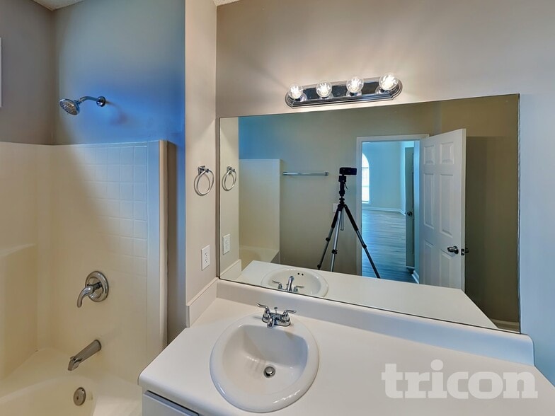 Building Photo - 114 Arbor Chase Pkwy