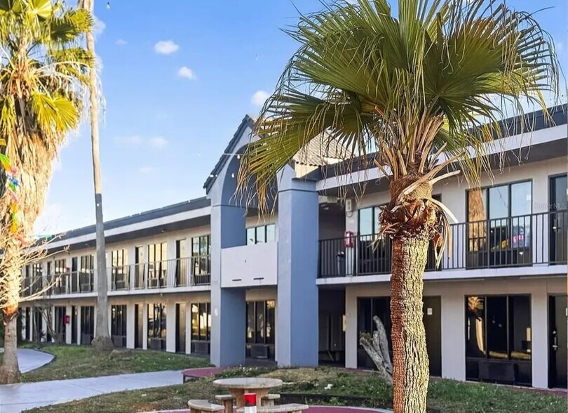 Building Photo - 8421 S Orange Blossom Trl