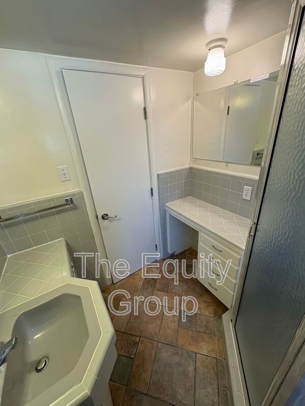 Building Photo - 1505 W Laurel Ave
