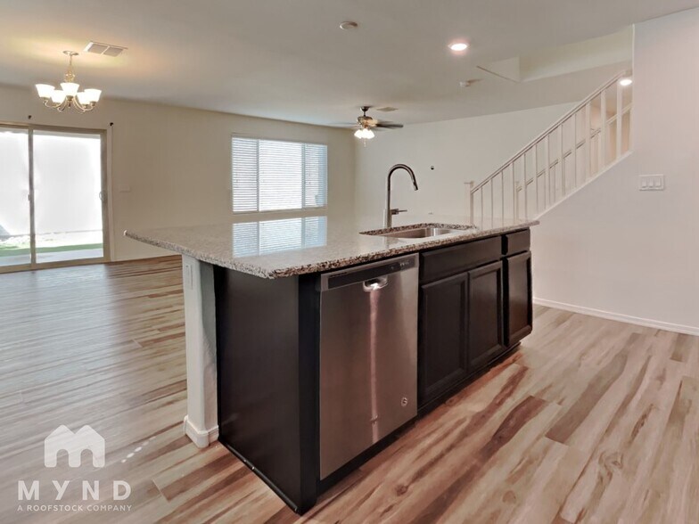 Building Photo - 11678 N 166th Dr