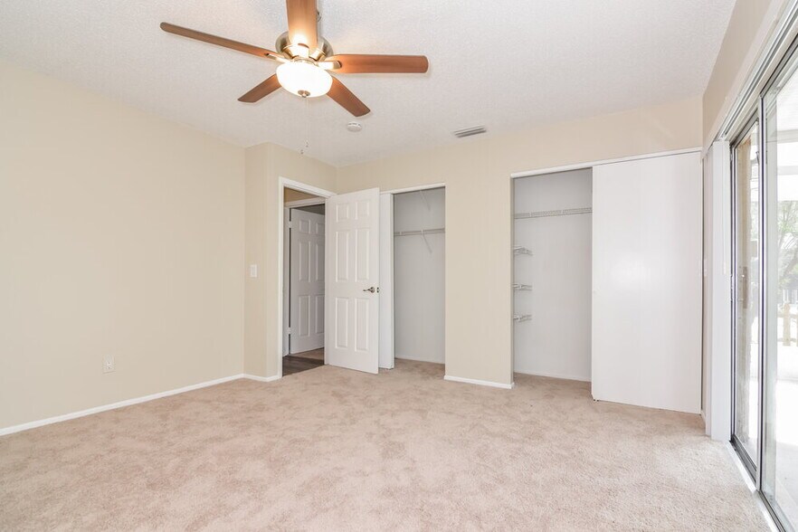 Building Photo - 2451 Glenview Dr