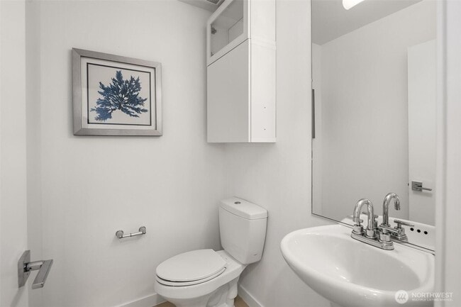 Building Photo - 3bd/2.25Ba Seattle Townhouse