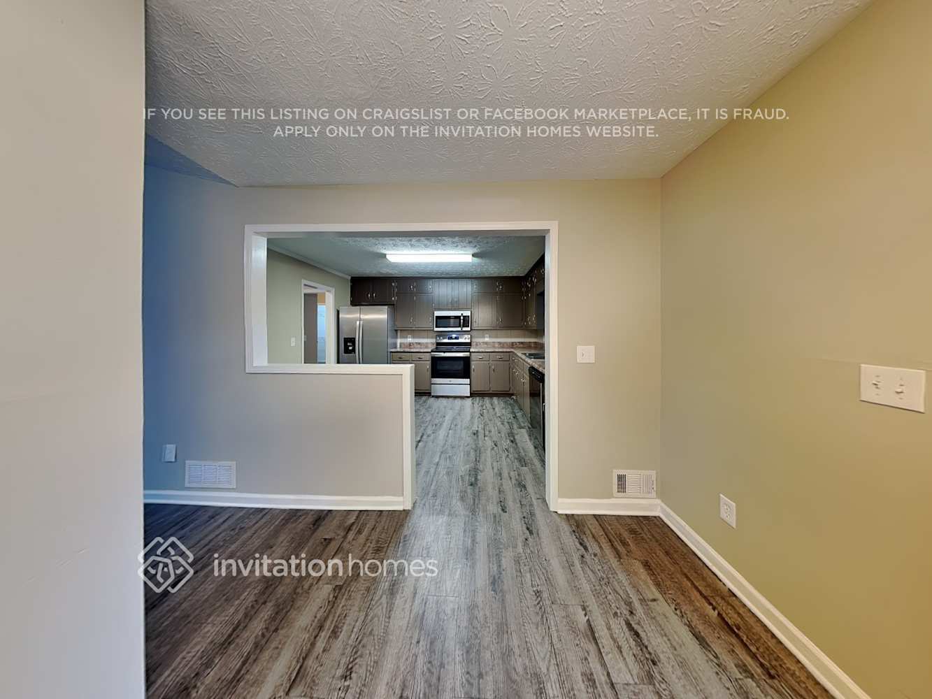 Building Photo - 820 Cedar Lake Dr SE