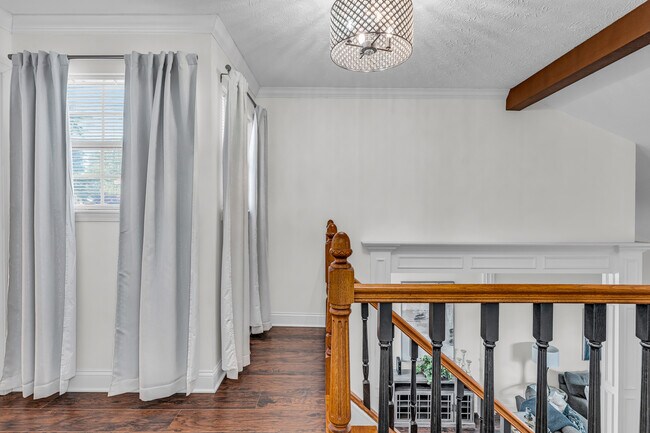 Building Photo - 6450 Bayside N Dr