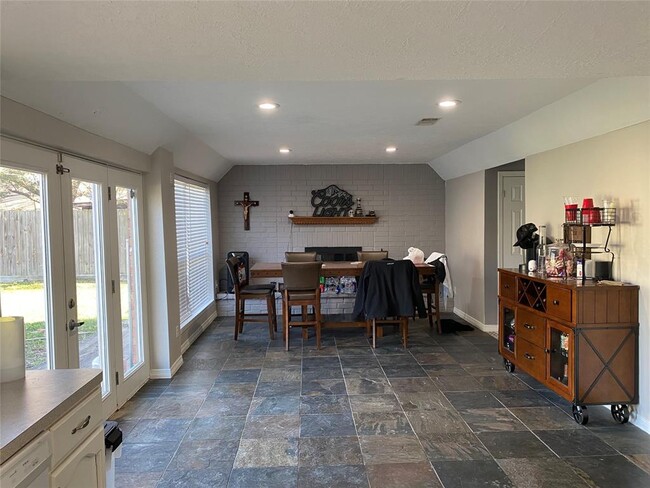 Building Photo - 9514 Thistle Trail Dr