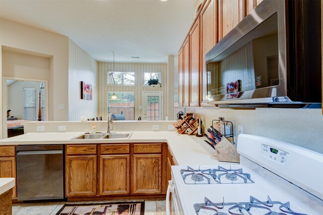 Building Photo - 9022 Westwillow Dr