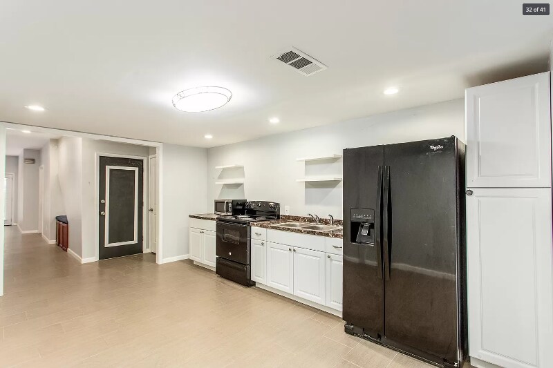 Building Photo - 2141 Dayron Cir NE