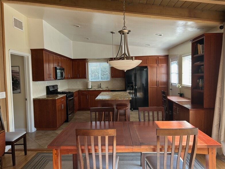 Kitchen - 5835 Babbitt Ave