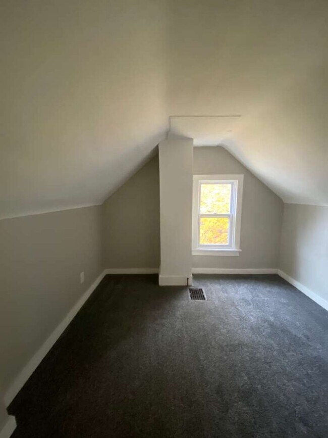 Building Photo - Spacious Single-Family Home – Great Location – Immediate Move-In!