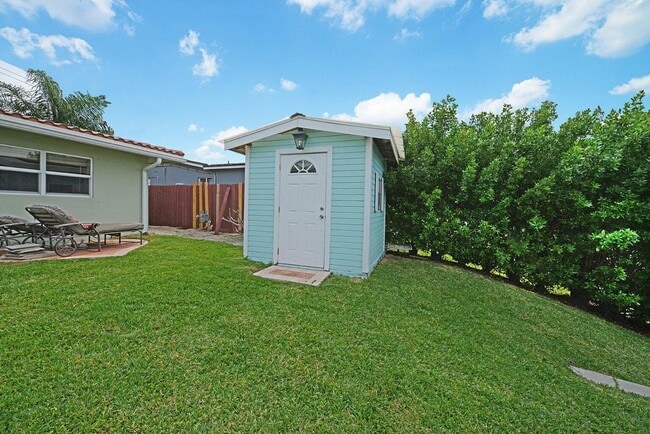 Building Photo - 1001 SE 5th Ave