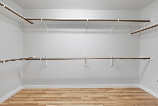Building Photo - 136 Brook Shire