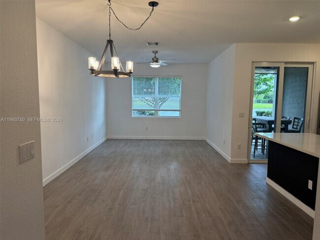 Building Photo - 8694 Via Mar Rosso