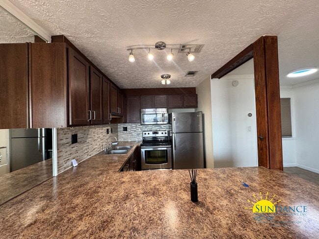 Building Photo - Waterfront 1-Bedroom Condo in FWB – Stunni...