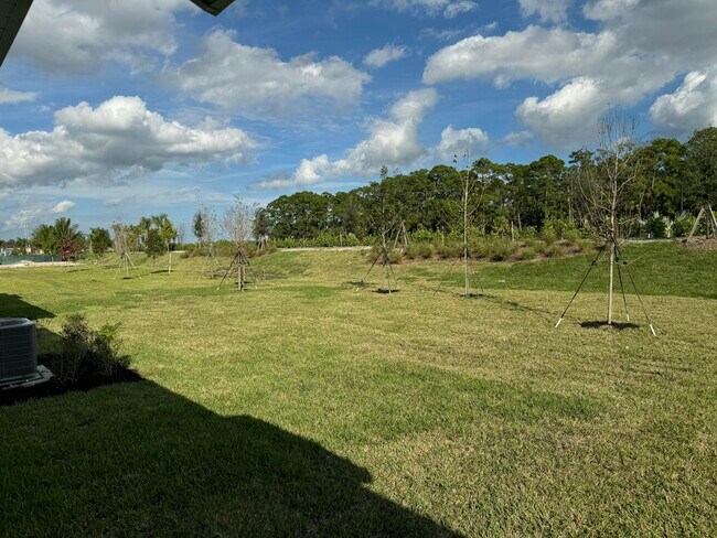 Building Photo - 10501 NW Suncrest Lp