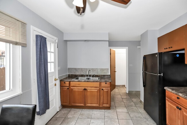 Building Photo - 4843 Elm St
