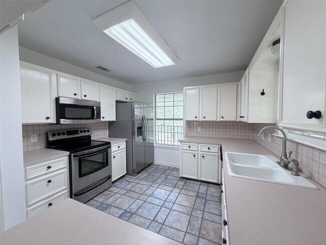 Building Photo - 123 Mesa Verde Dr