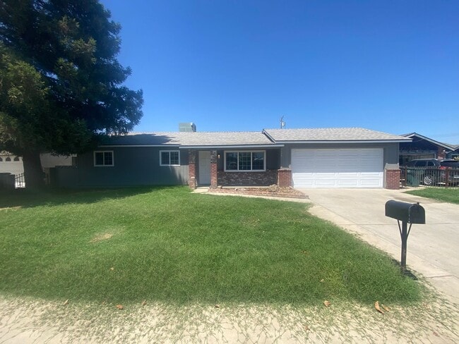 Primary Photo - 3 bedroom 2 bathroom in Tulare!