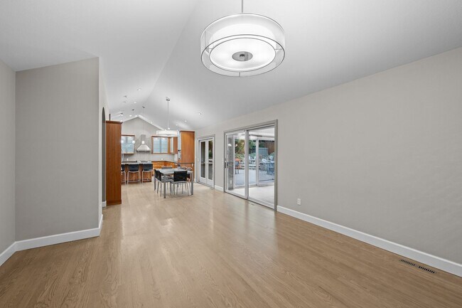 Building Photo - 2226 S Beeler Way