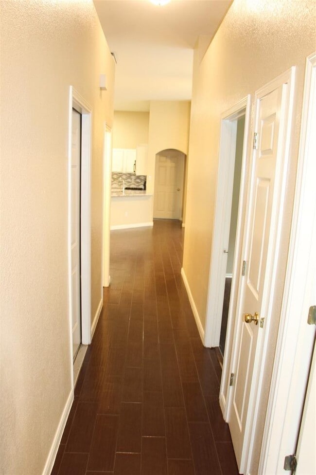 Building Photo - 2838 Southampton Way