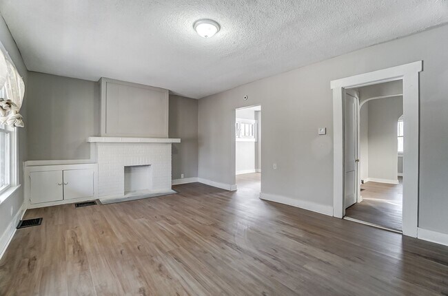 Building Photo - Three Bedroom Home for Lease in Dayton!