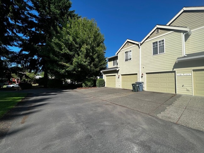 Building Photo - DuPont, 2 bedroom, 2 bath condo with A/C