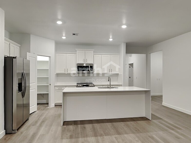 Building Photo - 13077 N Serenity Vly Dr