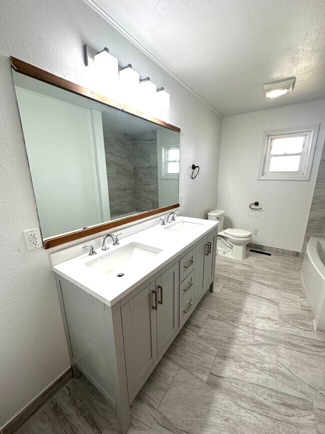 Building Photo - 6330 Foliage Rd