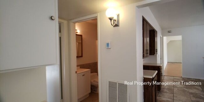 Building Photo - Cute 3 + 2 in Palmdale