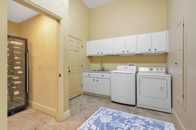 Building Photo - 10577 Down Lakeview Cir