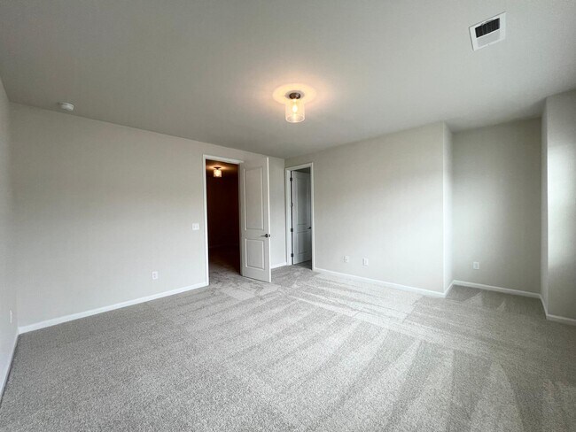 Building Photo - 8947 Nettleton Ave