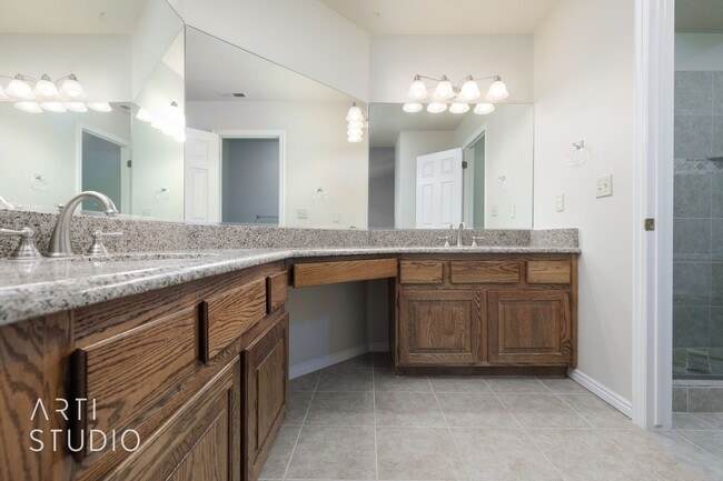 Building Photo - 4 Bedroom 2.5 Bath Home in Creekside Village