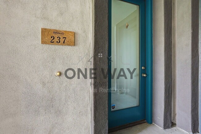 Building Photo - 1250 Abbey Ln