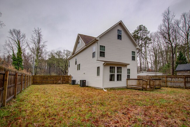 Building Photo - 5 Bedroom, 3.5 Bath Home in Northeast Suffolk