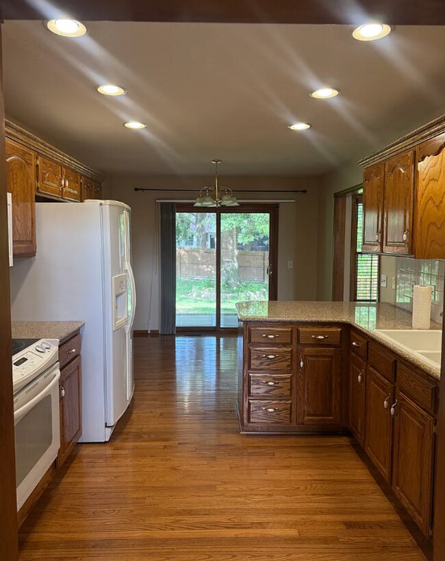 Building Photo - BEAUTIFUL FULLY FENCED HOME IN NIXA SCHOOL...