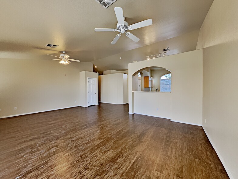 Building Photo - 918 Blue Arroyo Dr