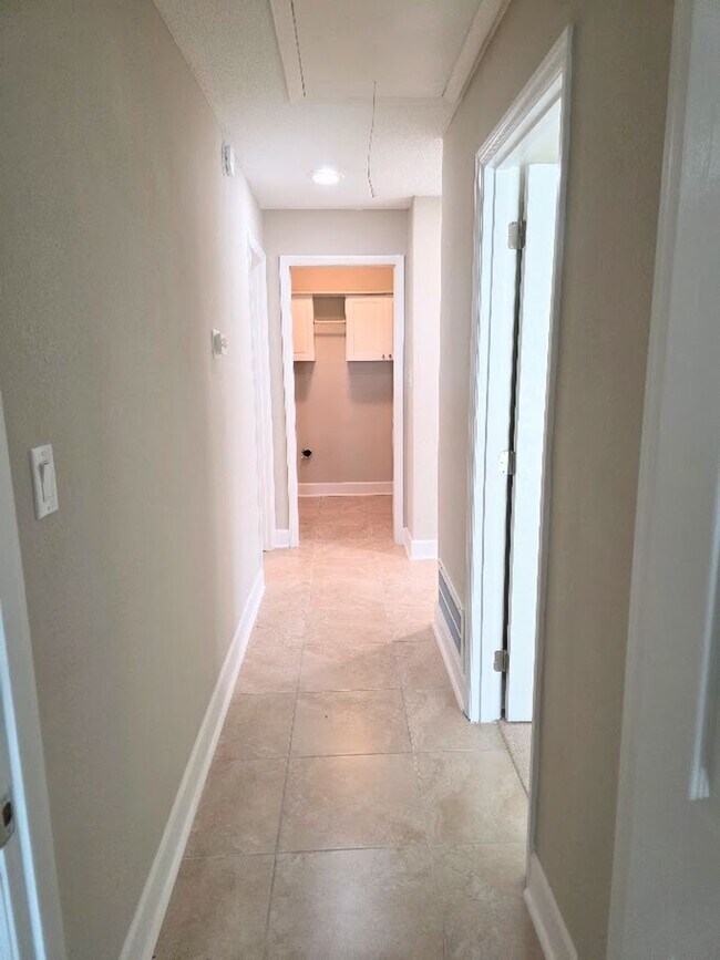 Building Photo - 11612 W Kingfisher Ct