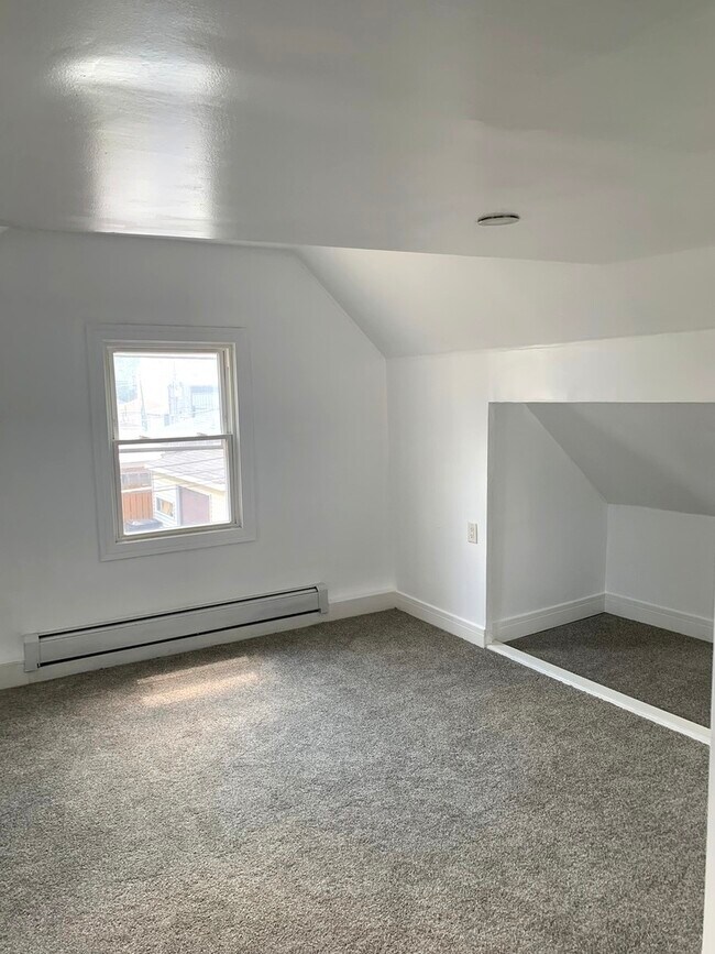 Building Photo - 2208 N Lorel Ave