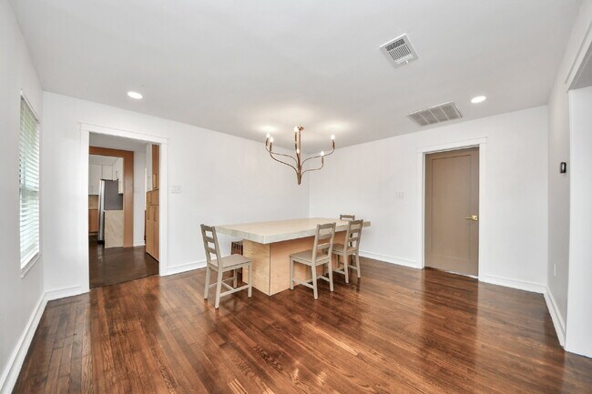 Building Photo - Luxury Living Meets Modern Elegance in the Heart of Houston