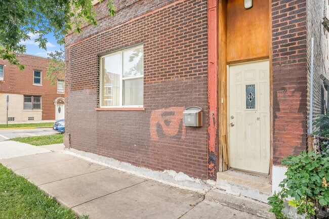 Building Photo - 1301 50th Ct