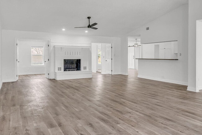 Building Photo - 2115 Stallion Rd