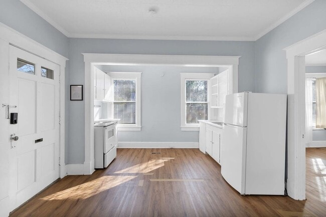 Building Photo - 1235 E 50th St