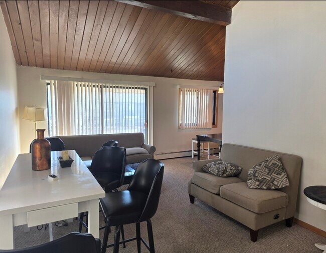 Building Photo - 6101 W 64th Pl