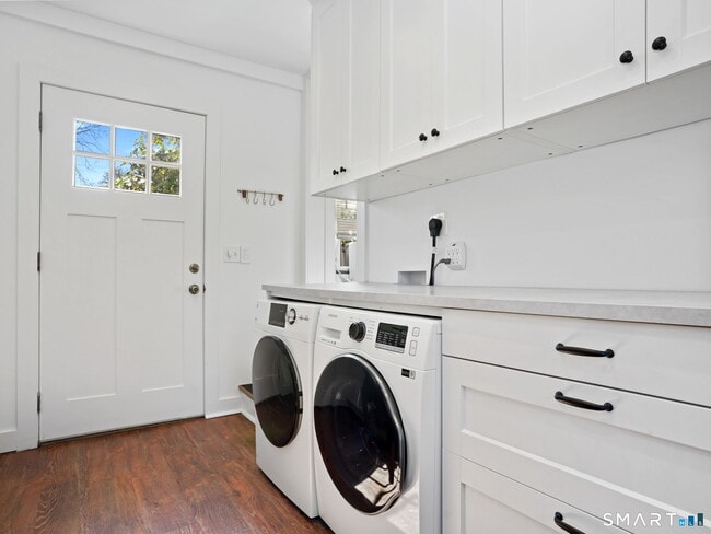 Building Photo - 212 New Canaan Ave