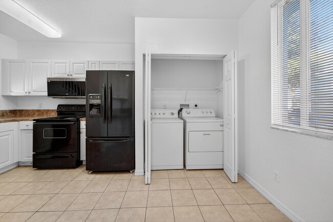 Building Photo - 3635 Sonoma Dr