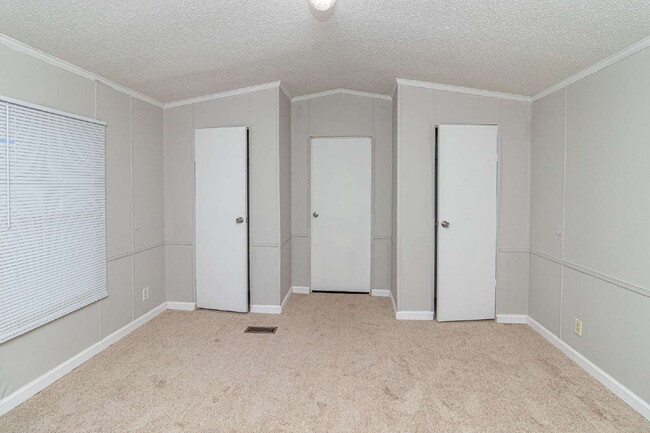 Building Photo - 3 Bedroom, 2 Bathroom mobile home in Pikeville *Trash pick-up included*