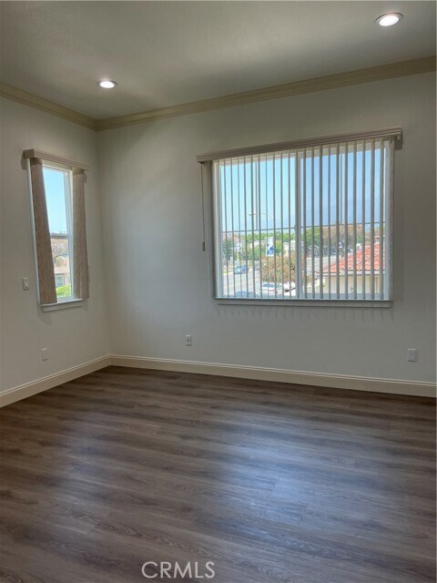 Building Photo - 5716 Temple City Blvd