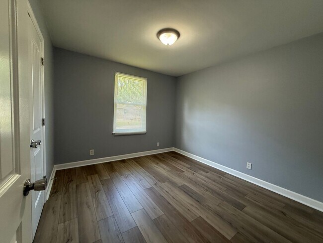 Building Photo - Inglewood Duplex Available Now!